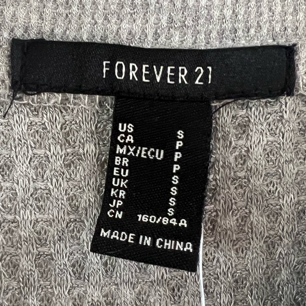 Forever 21 Women’s Grey Button Up Sweater Size Small - Picture 5 of 7